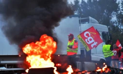 Blocage d'un rond-point par des routiers à Donges (Loire-Atlantique), le 25 septembre 2017