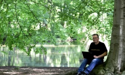 Lars Hattwig,"frugaliste" allemand, dans le parc de Tiergarten, le 7 juin 2018 à Berlin