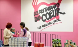 Un gérant bénévole des Restos du coeur de Montreuil (Seine-Saint-Denis), qui avait raconté avoir été blessé à l'arme blanche par deux personnes aux cris de "Allah Akbar", a été placé en garde à vue mardi, soupçonné par les enquêteurs d'avoir menti