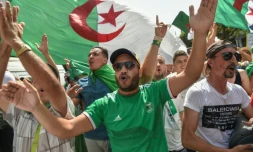 Des Algériens manifestent contre le pouvoir le 16 août 2019 dans la capitale Alger