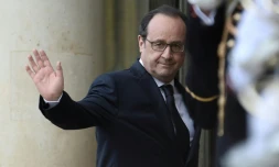 Le président François Hollande sur le perron de l'Elysée le 26 avril 2016 à Paris