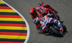 Jorge Martin devant Francesco Bagnaia au Sachsenring, Allemagne, le 18 juin 2023
