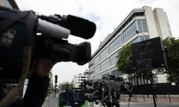 Des journalistes le 1er juin 2014 devant le siège de la DCRI à Levallois-Perret