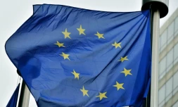 Le drapeau européen flotte au siège de la Commission européenne, à Bruxelles