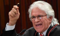 Le juge Napoleão Nunes Maia du Tribunal supérieur électrol (TSE) examine le cas du président Temer, à  Brasilia le 9 juin 2017