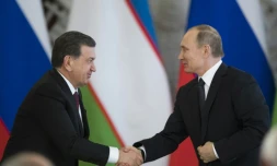 Le président russe Vladimir Poutine et son homologue ouzbek Chavkat Mirzioïev, à Moscou le 5 avril 2017