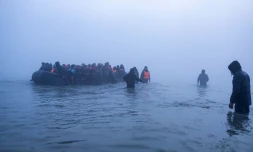 Un bateau transportant des migrants au large des cÎtes françaises, le 4 mars 2026