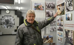 Nikolaï Soloviov, qui a assisté à l'explosion de 1986 dans la centrale nucléaire de Tchernobyl, le 24 avril 2026 dans le musée local consacré à Tchernobyl à Slavoutytch, à 120 km au nord de Kiev