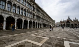 Le Palais des Vieilles Procuraties (g), place Saint-Marc, le 30 mars 2022 Ă Venise