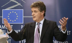 Photo d'archives de Jonathan Hill le 7 octobre 2014 lors d'une conférence de presse à Bruxelles