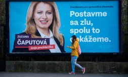 Une affiche électorale de la candidate à la présidentielle Zuzana Caputova, le 29 mars 2019 dans une rue de Bratislava, en Slovaquie