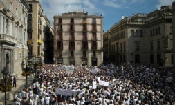 Des manifestants prônant le dialogue à Barcelone le 7 octobre 2017