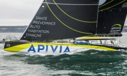 Le monocoque Apivia au départ de la Transat Jacques Vabre, au large du Havre, le 27 octobre 2019
