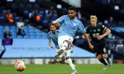 L'Algérien de Manchester City Riyad Mahrez auteur d'un doublé contre Burnley, le 22 juin 2020 à Manchester
