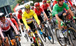 (g à d) Le Néerlandais Wout Poels, le Slovène Tadej Pogacar et le Britannique Mark Cavendish au départ de la 9e étape du Tour de France, entre Cluses et Tignes, le 4 juillet 2021