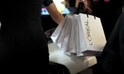 Le groupe L'Oréal a décidé de retirer certains mots, tels que "blanchissant", de la description de ses produits cosmétiques sur ses emballages, dans un contexte mondial de manifestations anti-racistes