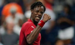 Gael Monfils célÚbre sa victoire contre Pablo Andujar en 8e de finale de l'US Open, le 2 septembre 2019 à New York.