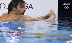Le Français Camille Lacourt déçu après sa 5e place sur 100 m dos, le 8 août 2016 aux JO à Rio