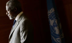 En février 2012, Kofi Annan est choisi par l'ONU et la Ligue arabe pour mener une médiation dans la guerre en Syrie, mais il jette l'éponge cinq mois plus tard