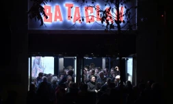 Le public quitte la salle du Bataclan, le 12 novembre 2016 un an après sa réouverture