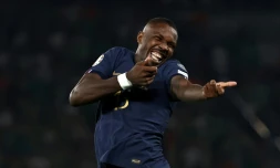 Le joueur de football français Marcus Thuram célÚbre le 2e but de l'équipe de France contre l'Irlande lors de la victoire 2-0 dans le match opposant les deux équipes dans le Groupe B pour les qualifications de l'Euro-2024 au Stade de France à Saint-Denis le 7 septembre 2023.