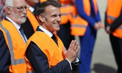 Emmanuel Macron, sur le futur site d'une entreprise de géotextile, à Laroque-d'Olmes (Ariège) le 27 avril 2026