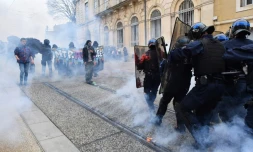 Affrontements entre manifestants et forces de l'ordre pendant la manifestation contre le gouvernement organisée le 14 avril 2018 à Montpellier