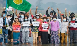 Manifestation pro-démocratie au bord de la riviÚre Sittaung à Naypyidaw, la capitale de la Birmanie, le 9 mars 2021