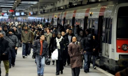 Un RER à la gare de la Défense, à Paris, le 29 janvier 2009