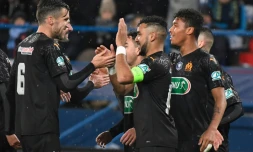 Dimitri Payet (c) célebre son but, le troisième de Marseille contre Granville, avec ses partenaires à Caen en 16es de finale de la Coupe de France le 17 janvier 2020