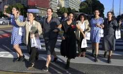 Des fêmmes vêtues comme Eva Peron (1919-1952) célèbrent le centenaire de la populaire "Evita", le 6 mai 2019 à Buenos Aires