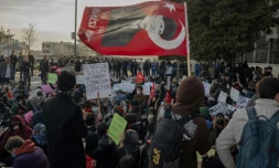 Des étudiants manifestent leur soutien au maire d'Istanbul arrêté, le 26 mars 2025 à Istanbul, en Turquie