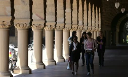 Des étudiants sur le campus de Stanford en Californie, le 22 mai 2014