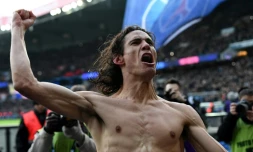 Edinson Cavani exulte après avoir inscrit son 157e but sous le maillot du PSG toutes compétitions confondues, contre Montpellie au Parc des Princes, le 27 janvier 2018 