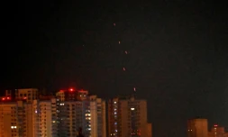La défense aérienne ukrainienne tire sur des drones russes lors d'une attaque nocturne massive sur Kiev ,le 28 août 2025