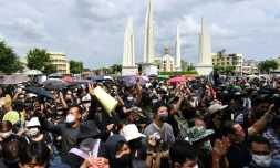 Des milliers de manifestants anti-gouvernement rassemblés à Bangkok (Thaïlande) le 16 août 2020