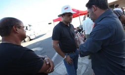 Le Port - Lundi 2 mai 2011 - L'accès à la SRPP est interdit aux camions Tamoil (Photo Mahdia Benhamla)