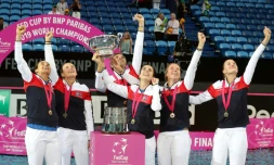 La France sur le toit du monde aprĂšs avoir battu l'Australie en finale de la Fed Cup Ă Perth, le 10 novembre 2019