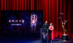 Les acteurs américains Shemar Moore (g) et Anna Chlumsky présentent les nominations aux Emmy Awards, le 13 juillet 2017 à Los Angeles