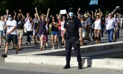 Des manifestants contre le port obligatoire du masque entre autres mesures anti-Covid19 le 16 août 2020 à Madrid