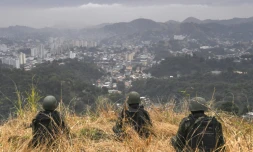 Des soldats brésiliens prennent position à Niteroi, une banlieue de Rio de Janeiro, le 16 août 2017