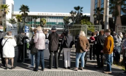 File d'attente devant un centre de vaccination anti-Covid-19, samedi 13 mars Ă Nice