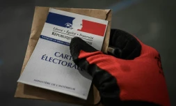 Dans un bureau de vote à Paris lors du 1er tour des élections municipales, le 15 mars 2020