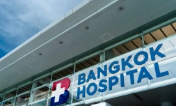 Deux jeunes touristes australiennes sont décédées à l'hôpital de Bangkok, où elles avaient été transportées après avoir été probablement empoisonnées par de l'alcool frelaté au Laos voisin en novembre 2024