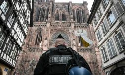 Un gendarme en patrouille devant la cathédrale de Strasbourg, le 12 décembre 2018