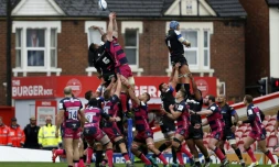 Touche lors du match entre Gloucester et Castres, le 14 octobre 2018 au Kingsholm Stadium