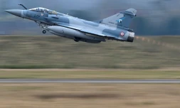 Un Mirage 2000-5F décolle de la base aérienne de Luxeuil-Saint-Sauveur, en Haute-SaÎne, pour aller assurer une mission de "police du ciel" au-dessus des pays baltes, le 13 mars 2022