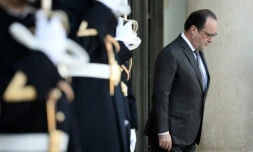 Le président François Hollande sur le perron de l'Elysée le 15 novembre 2015 à Paris