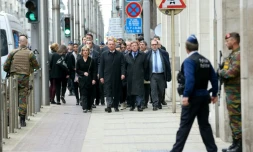 La commission d'enquête parlementaire belge visite, le 22 avril 2016, la station de métro bruxelloise Maelbeek, cible d'une attaque terroriste le 22 mars