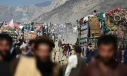 Des réfugiés afghans dans un camp à leur arrivée du Pakistan, près de la frontière à Torkham, dans la province de Nangarhar, le 2 novembre 2023